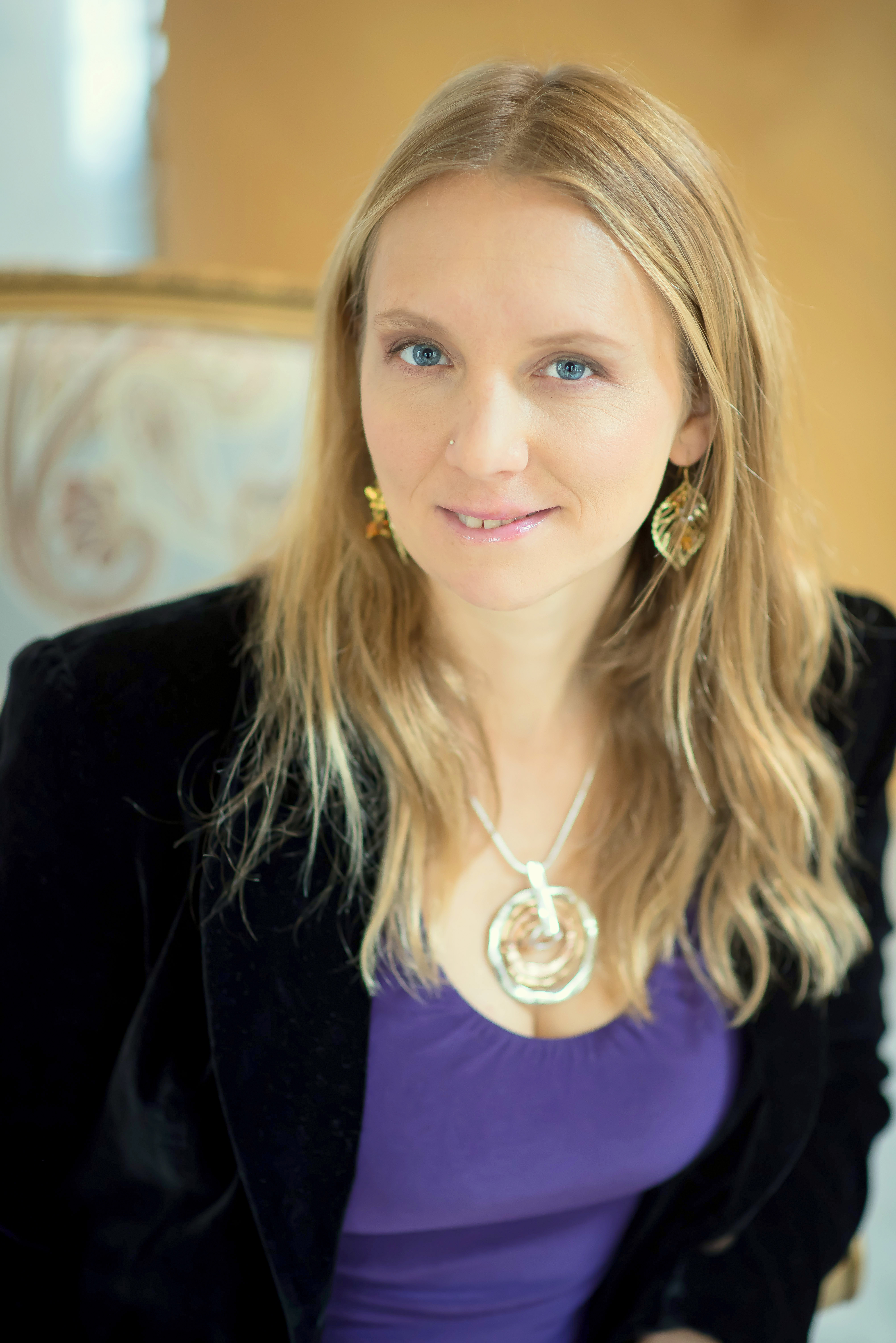 Elana Davidson Mental Health and Happiness Coach and Author of Finding Your Own Happy